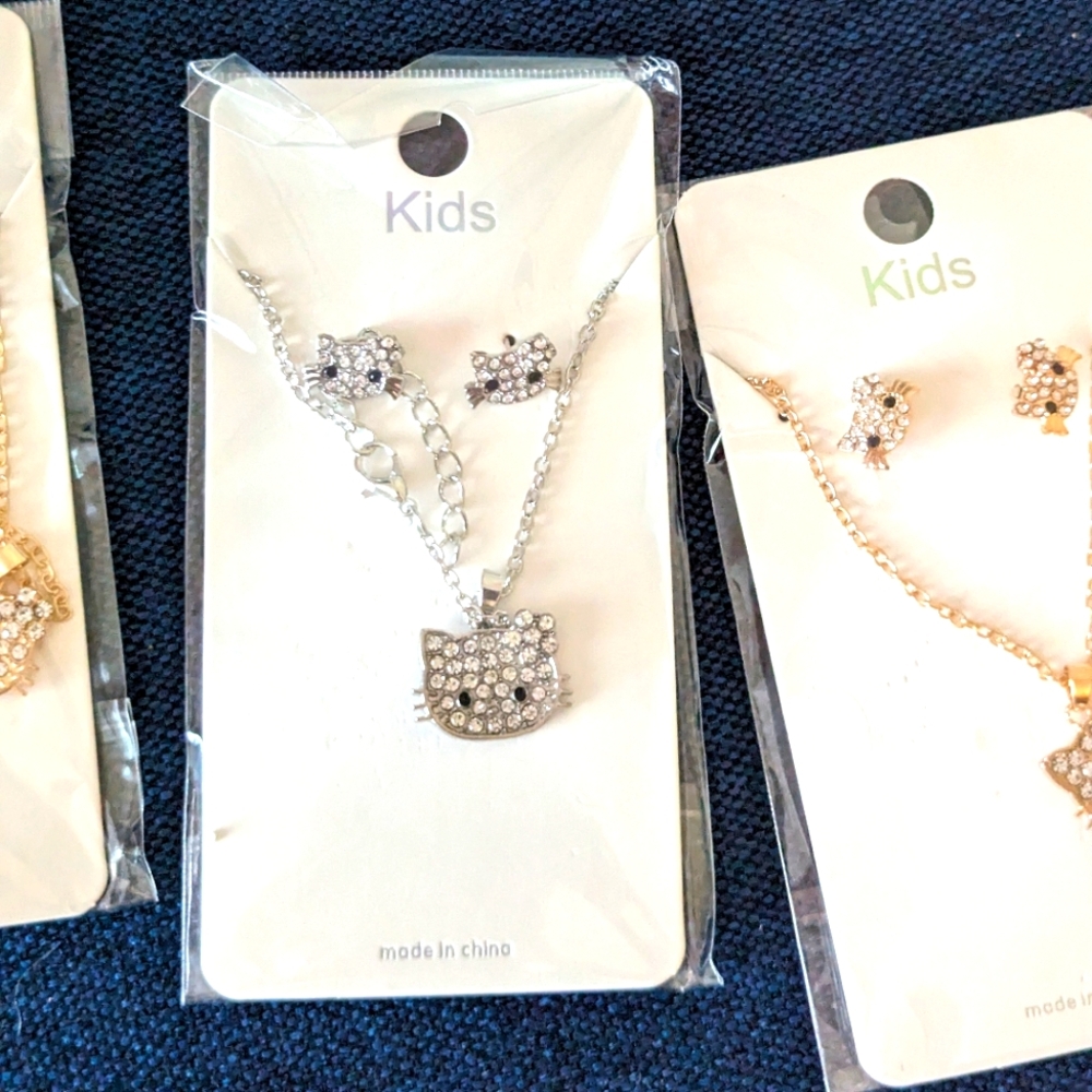 Hello Kitty necklace and earring set